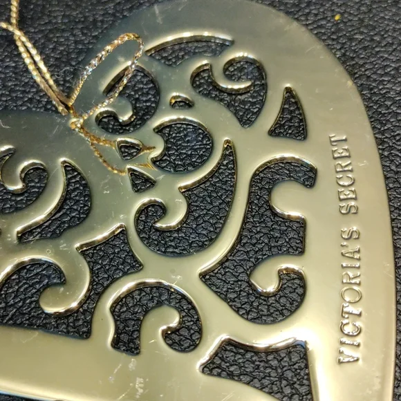 Victoria's Secret filigree heart ornament - Picture 4 of 8